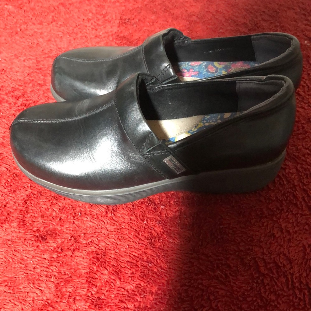 Gently used Grey’s anatomy softwalk clogs